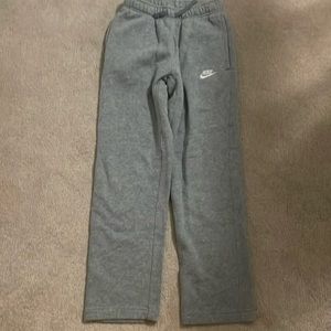 Boys grey Nike sweat pants